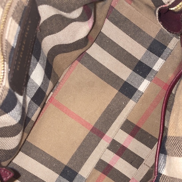 Plum Burberry strap bag. - Picture 7 of 7
